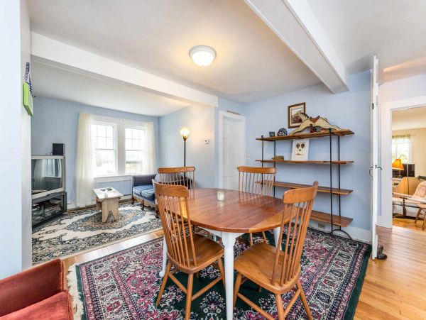 Cape Cod Home 994612