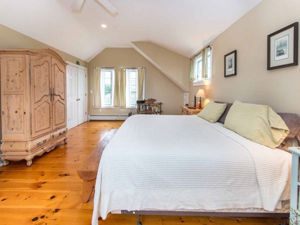 Cape Cod Home 994612