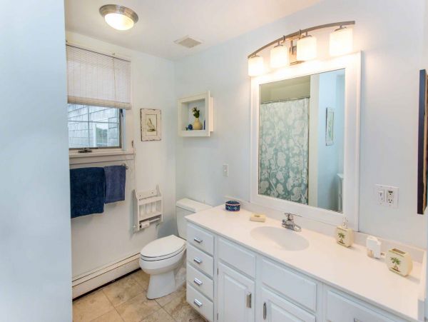 Cape Cod Home 994612