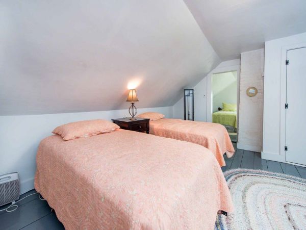 Cape Cod Home 994612