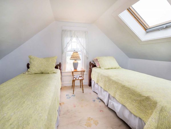 Cape Cod Home 994612