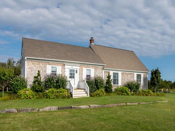 Cape Cod Home 994612