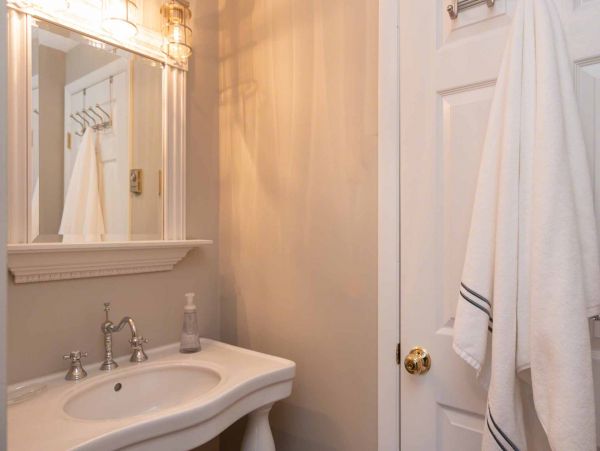 Cape Cod Home 994614