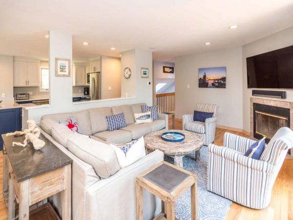Cape Cod Home 994615