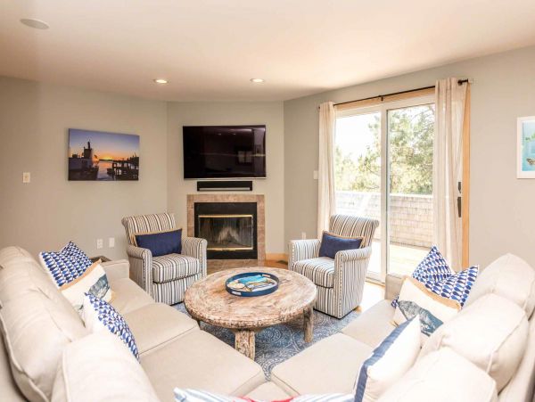 Cape Cod Home 994615