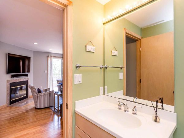 Cape Cod Home 994615