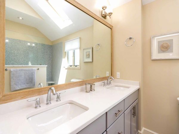Cape Cod Home 994615