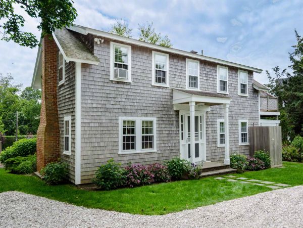 Cape Cod Home 994617
