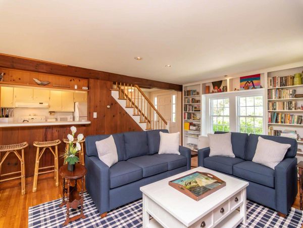 Cape Cod Home 994617