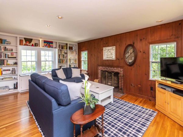 Cape Cod Home 994617