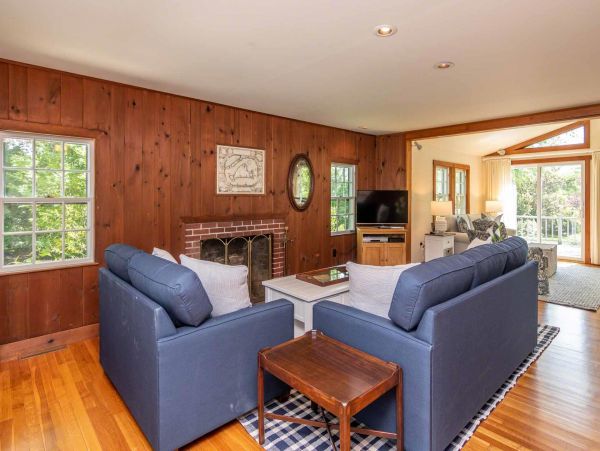 Cape Cod Home 994617
