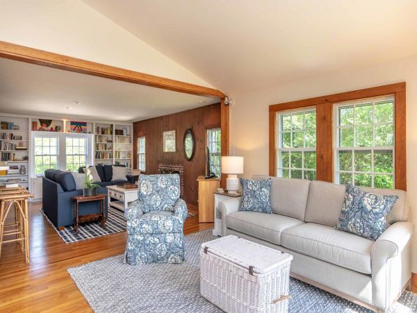 Cape Cod Home 994617
