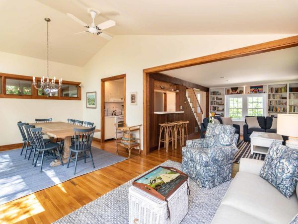 Cape Cod Home 994617