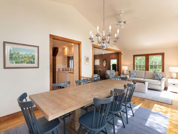 Cape Cod Home 994617
