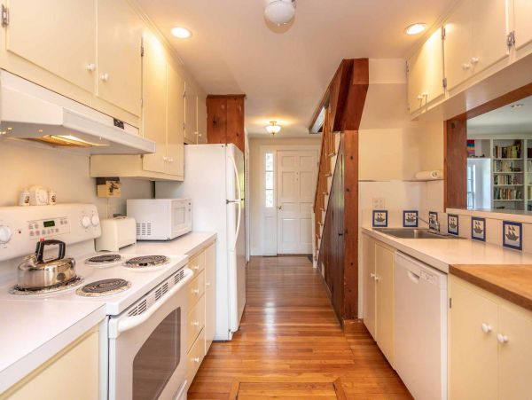 Cape Cod Home 994617