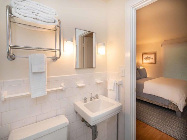Cape Cod Home 994617
