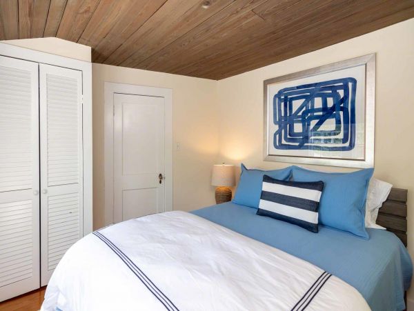 Cape Cod Home 994617