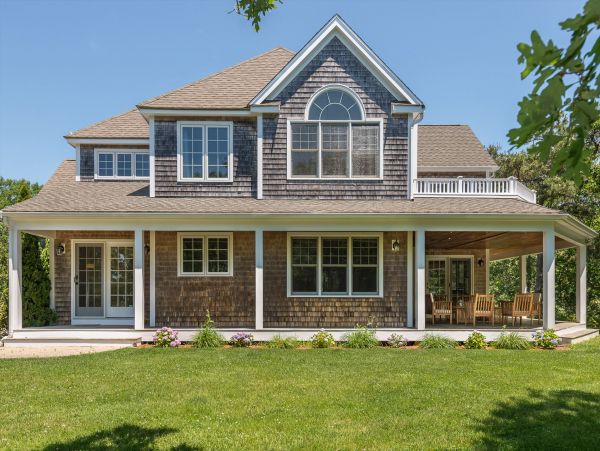 Cape Cod Home 994618