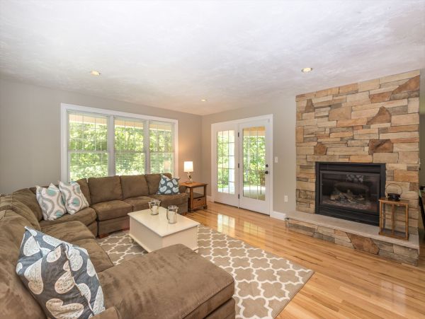 Cape Cod Home 994618