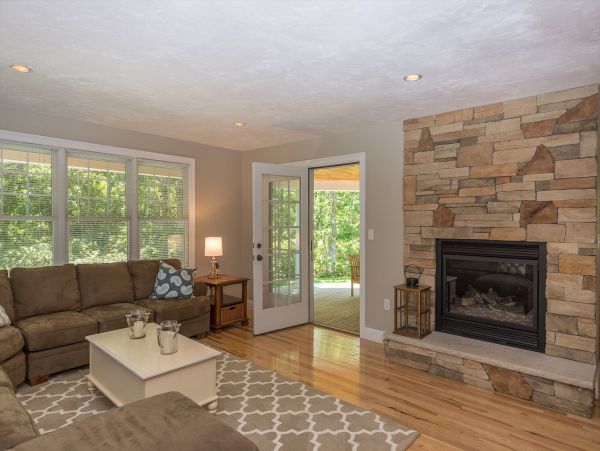 Cape Cod Home 994618