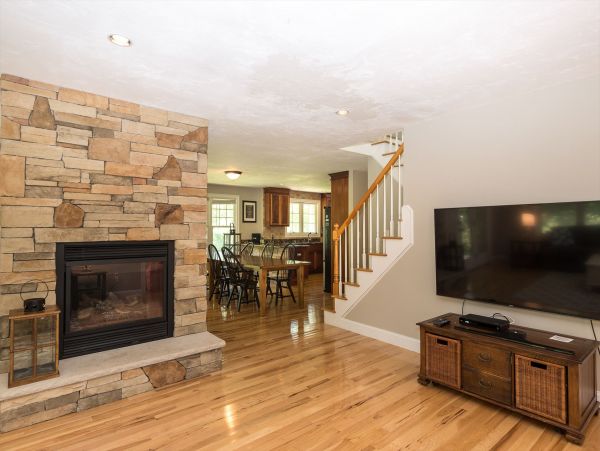 Cape Cod Home 994618