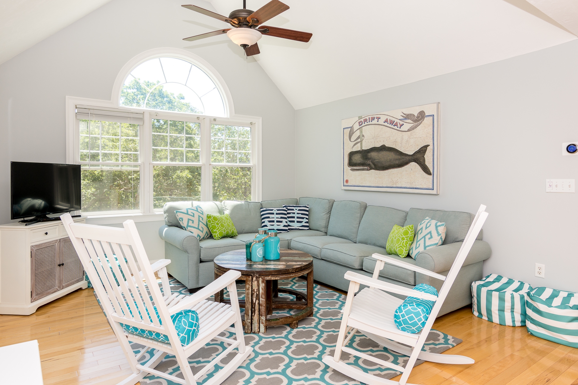 Cape Cod Home 994618