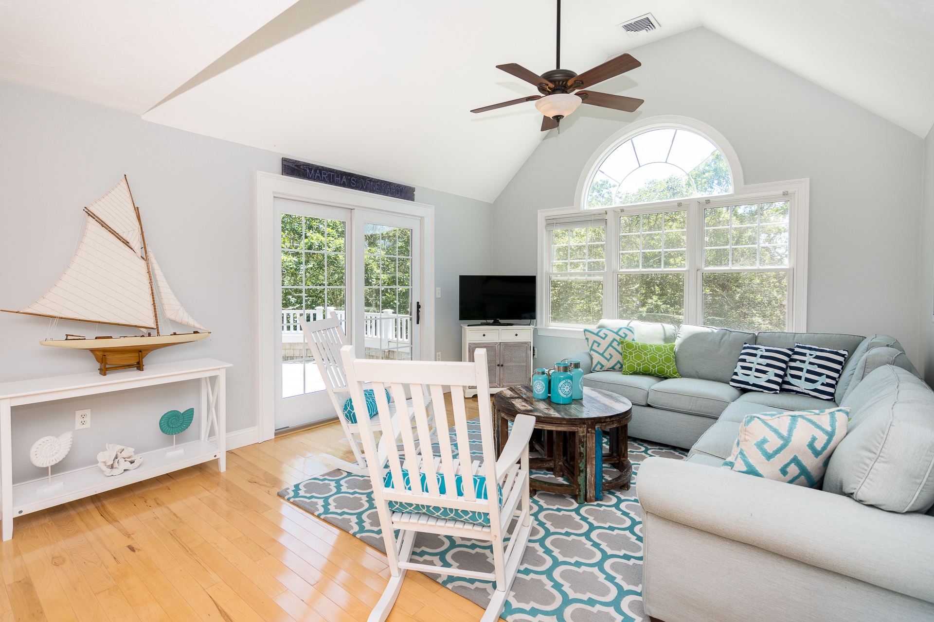 Cape Cod Home 994618