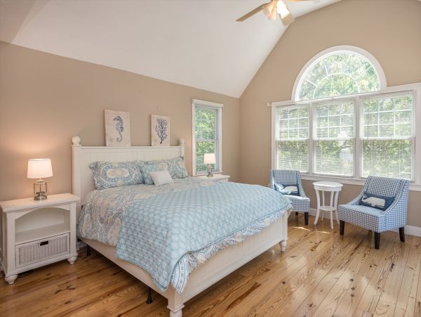 Cape Cod Home 994618