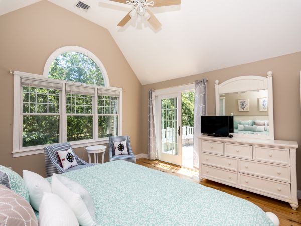 Cape Cod Home 994618