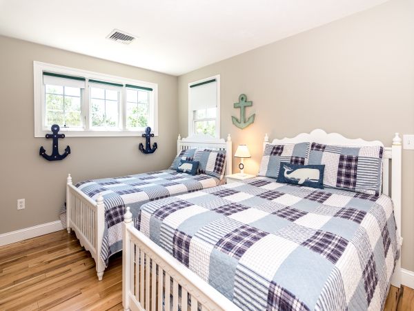 Cape Cod Home 994618
