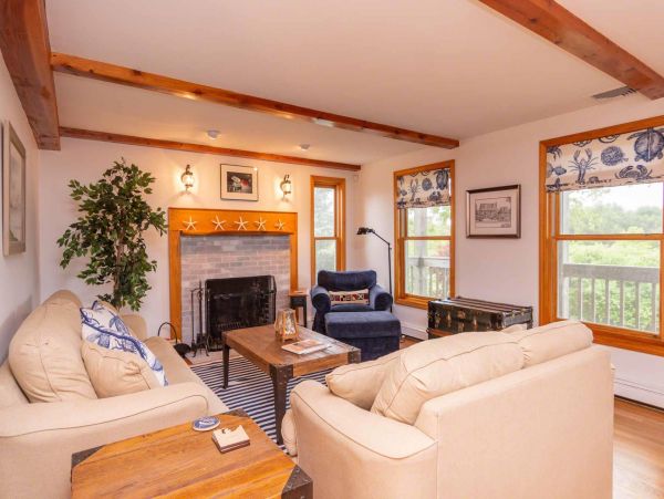 Cape Cod Home 994619