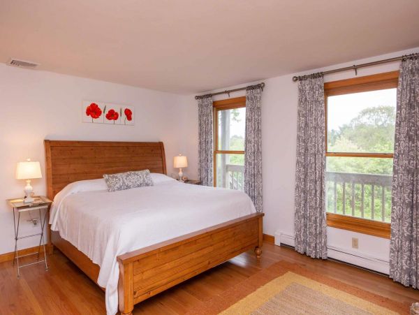 Cape Cod Home 994619