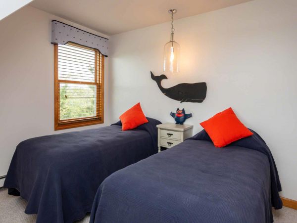 Cape Cod Home 994619