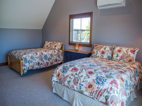Cape Cod Home 994619