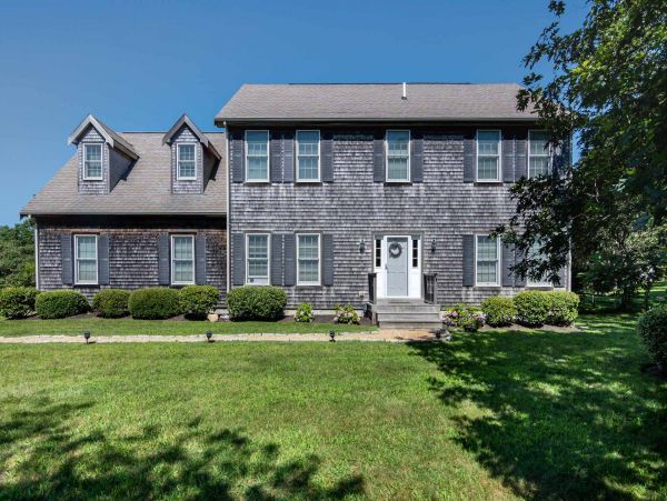 Cape Cod Home 994620