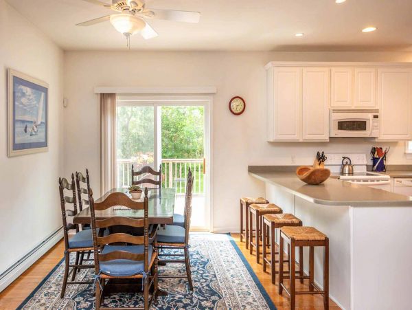 Cape Cod Home 994620