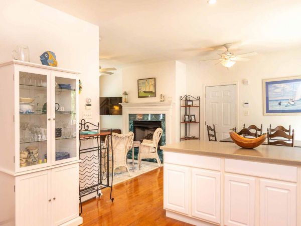 Cape Cod Home 994620