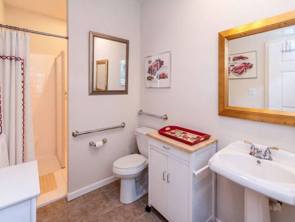 Cape Cod Home 994620