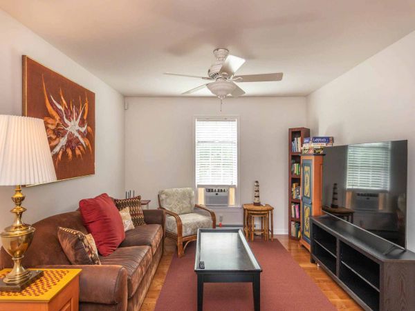 Cape Cod Home 994620