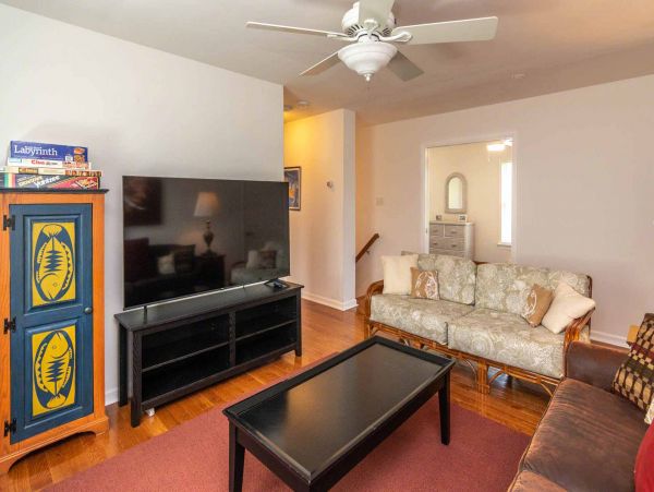 Cape Cod Home 994620