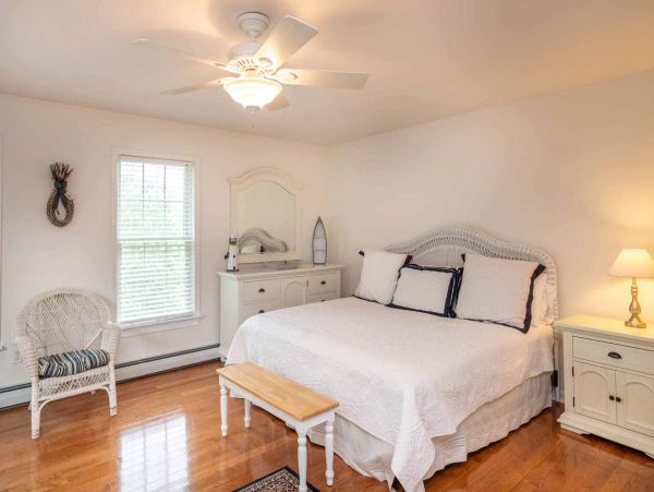 Cape Cod Home 994620
