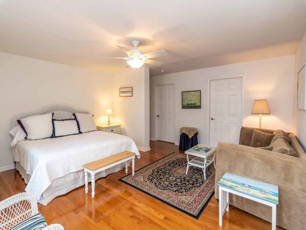 Cape Cod Home 994620