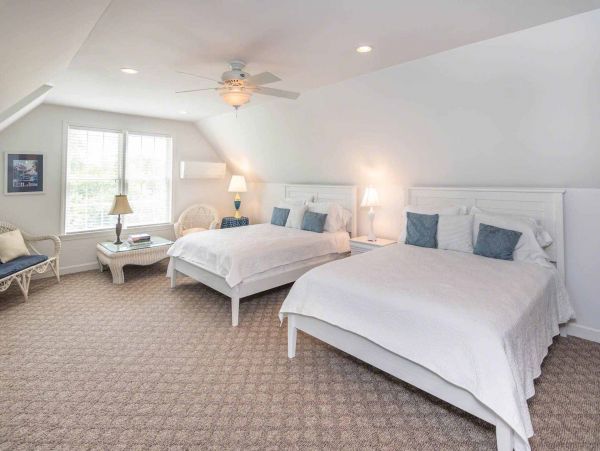 Cape Cod Home 994620