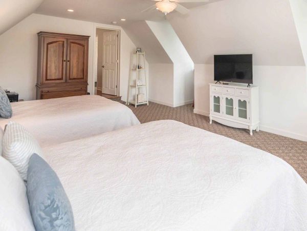 Cape Cod Home 994620