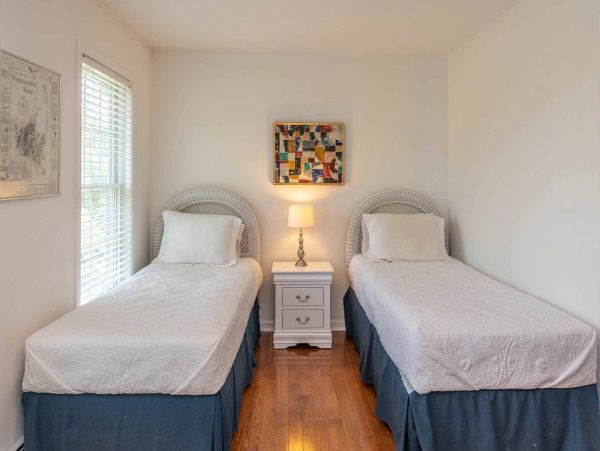 Cape Cod Home 994620