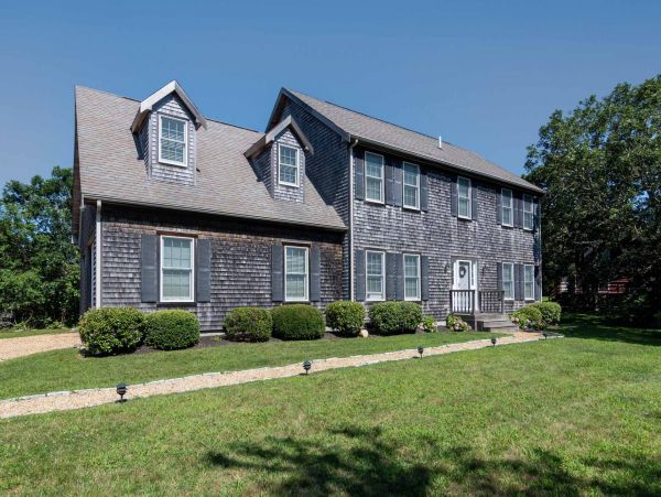 Cape Cod Home 994620