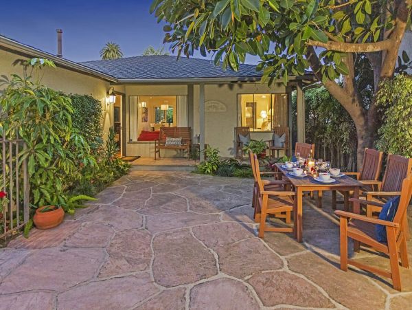 Charming Santa Barbara Beach Vacation Cottage - 6 Guests
