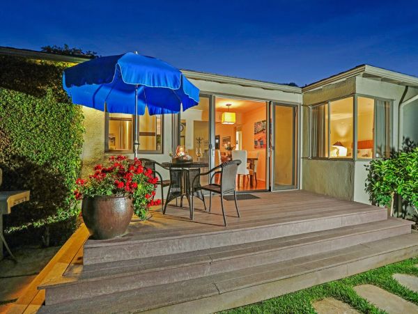 Charming Santa Barbara Beach Vacation Cottage - 6 Guests