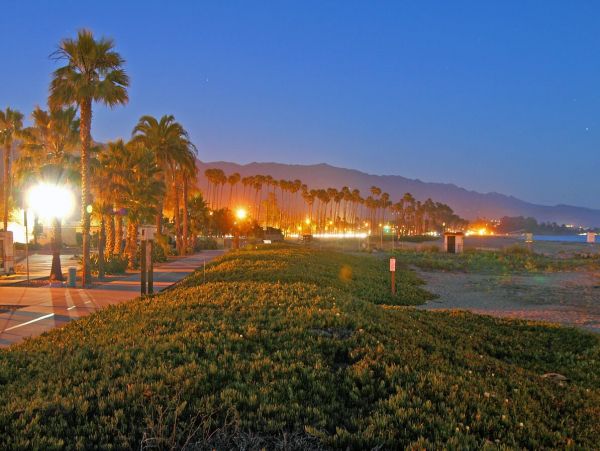 Charming Santa Barbara Beach Vacation Cottage - 6 Guests