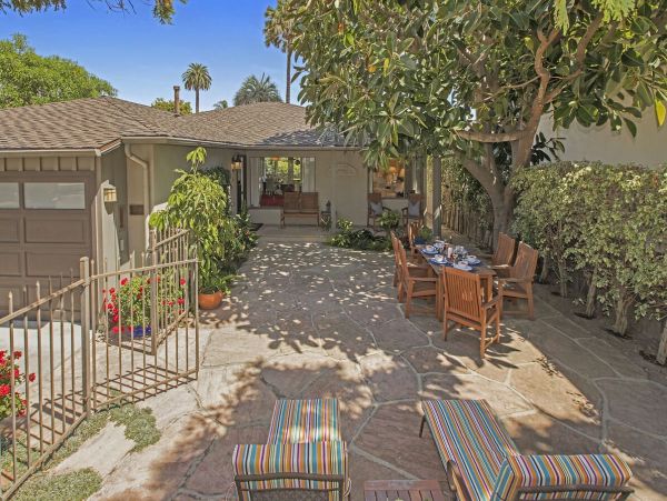 Charming Santa Barbara Beach Vacation Cottage - 6 Guests